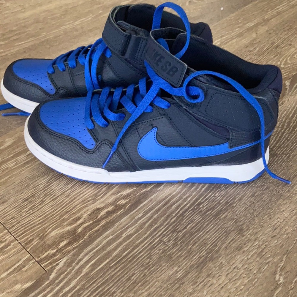 Nike blue shoes